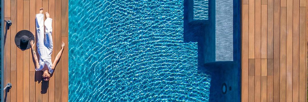 Come scegliere il colore perfetto per il rivestimento della tua piscina